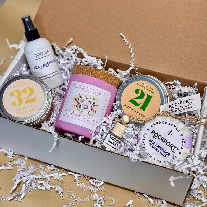 Spring 2026 Rockport Candle Company Seasonal Subscription Box contents including Driftwood and Daisies candle